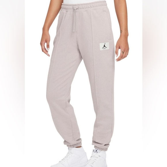Jordan Essentials Pleated Fleece Cuffed Sweatpants Beige/Gray Women's Size XS - Picture 4 of 15